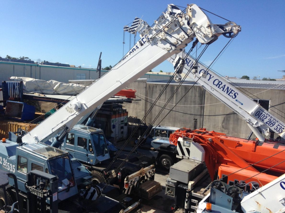 20T Cranes heavy lifting operation
