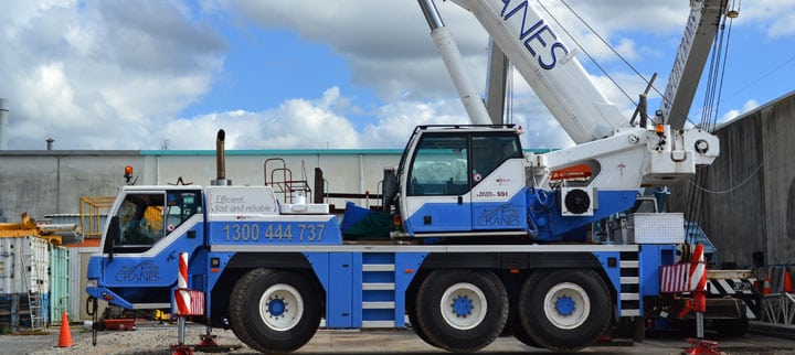 Side View Of 35T All Terrain Cranes